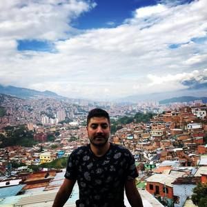 Meet your Posher, Yanis